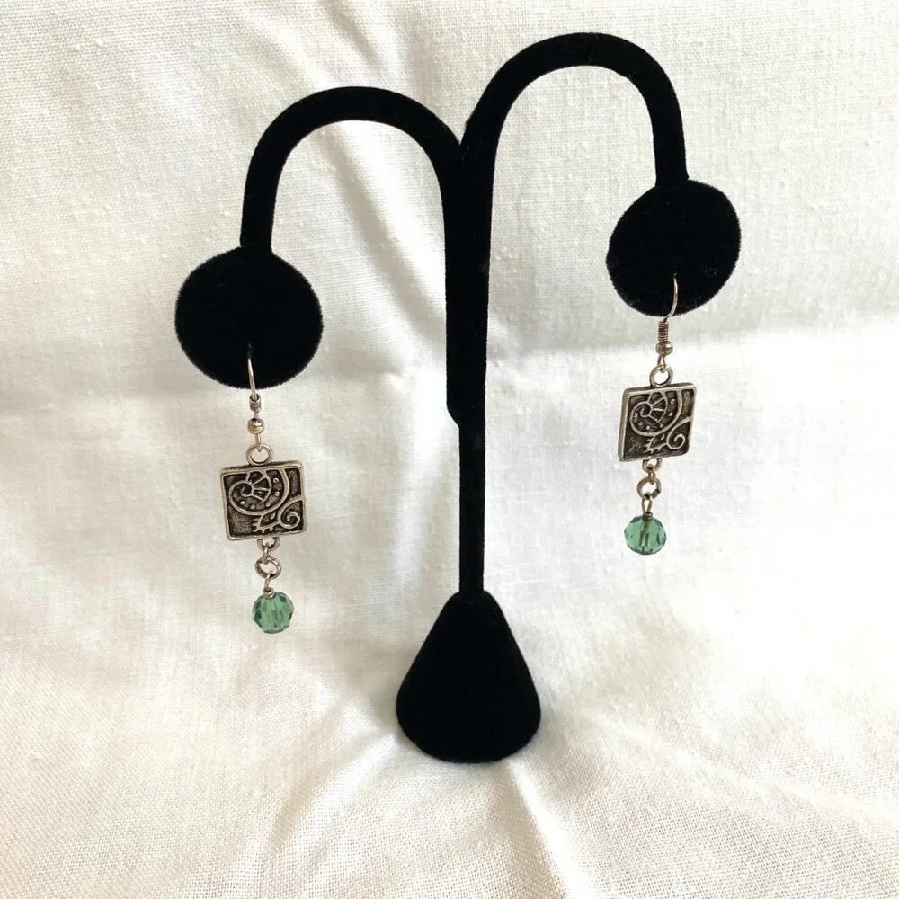NWOT Beach inspired nautilus silver earrings with green swarovski crystal drop.